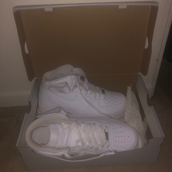 Nike Air Forces Uptown (HighTops$ - Picture 1 of 1